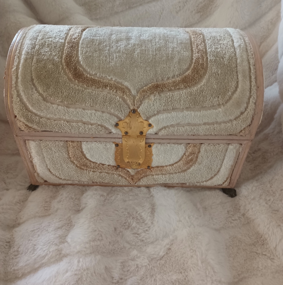 Reuge Swiss Vintage Velvet Musical Jewelry Box Lions Feet